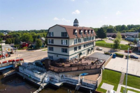 Harbor View at the Colonial - Condo overlooking Black River, walking distance to beach and downtown